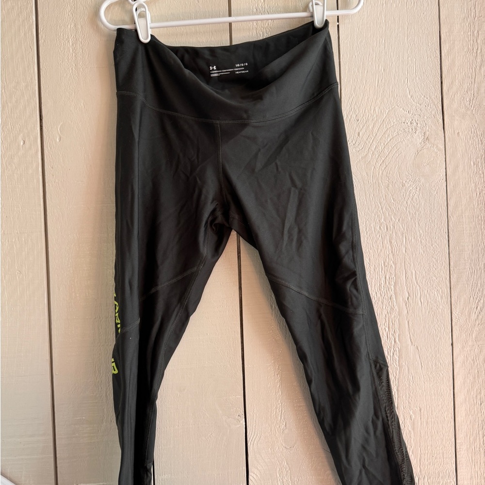 Under Armour Heat Gear Size Large Olive Green Cropped Compression Legging